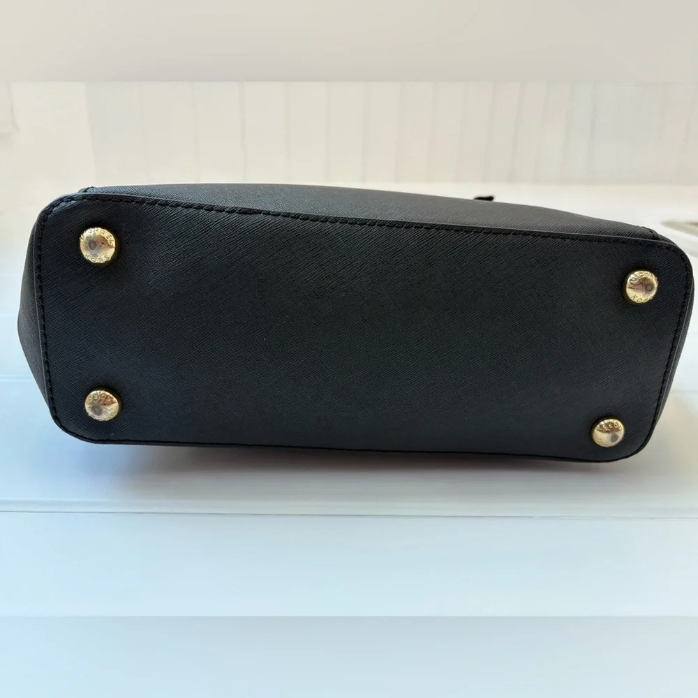 Michael Kors Charlotte Large Saffiano Leather Top-Zip
Tote Bag - Picture 4 of 6